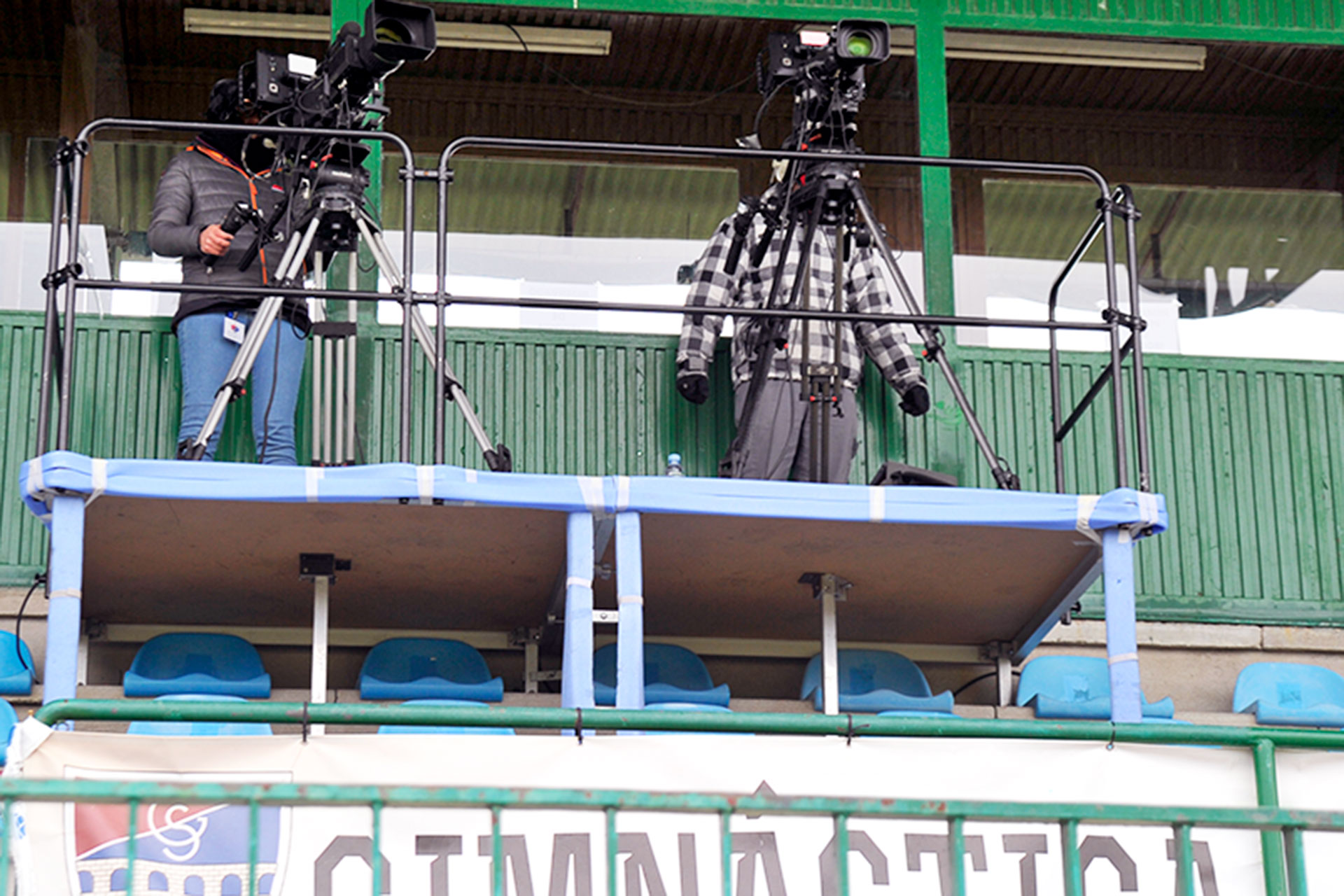 No habrá televisión en La Albuera para el Gimnástica Segoviana - Girona 1 Cámaras de televisión en el palco de La Albuera. / KAMARERO