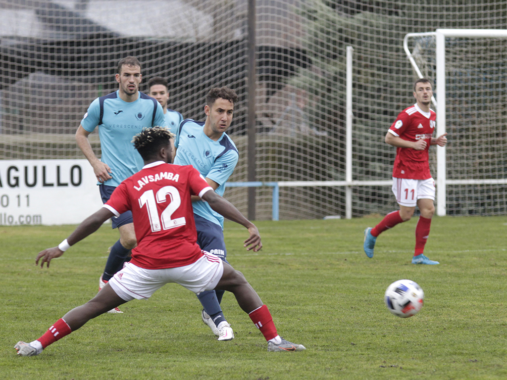 Una acción del encuentro que el CD La Granja disputó el pasado fin de semana./ NEREA LLORENTE