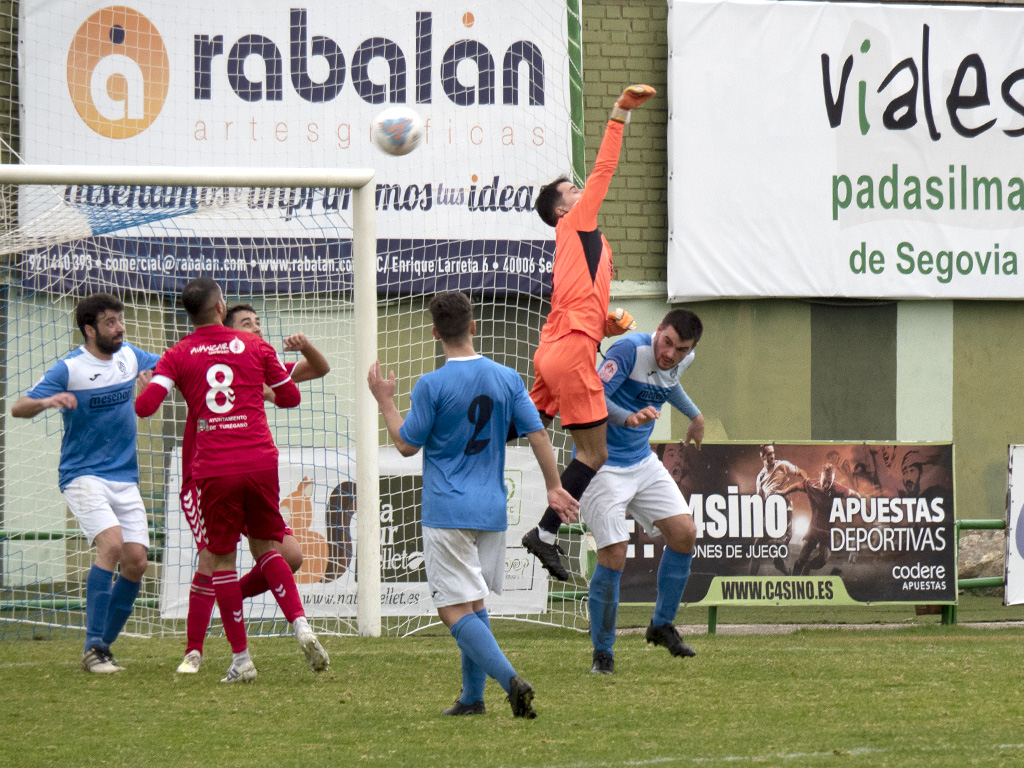 Imagen de un encuentro anterior entre Unami y Turégano./ N. LLORENTE