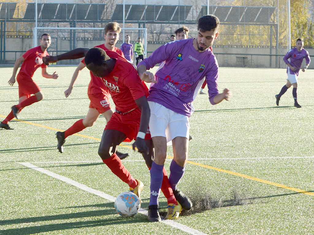 Un lance en el duelo entre Monteresma y Abejar, disputado en La Mina. / ROCIO PARDOS