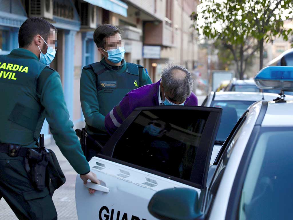 El detenido por agredir supuestamente a la jueza titular del Juzgado de Primera Instancia e Instrucción de Santa María la Real de Nieva. / PABLO MARTÍN -EFE