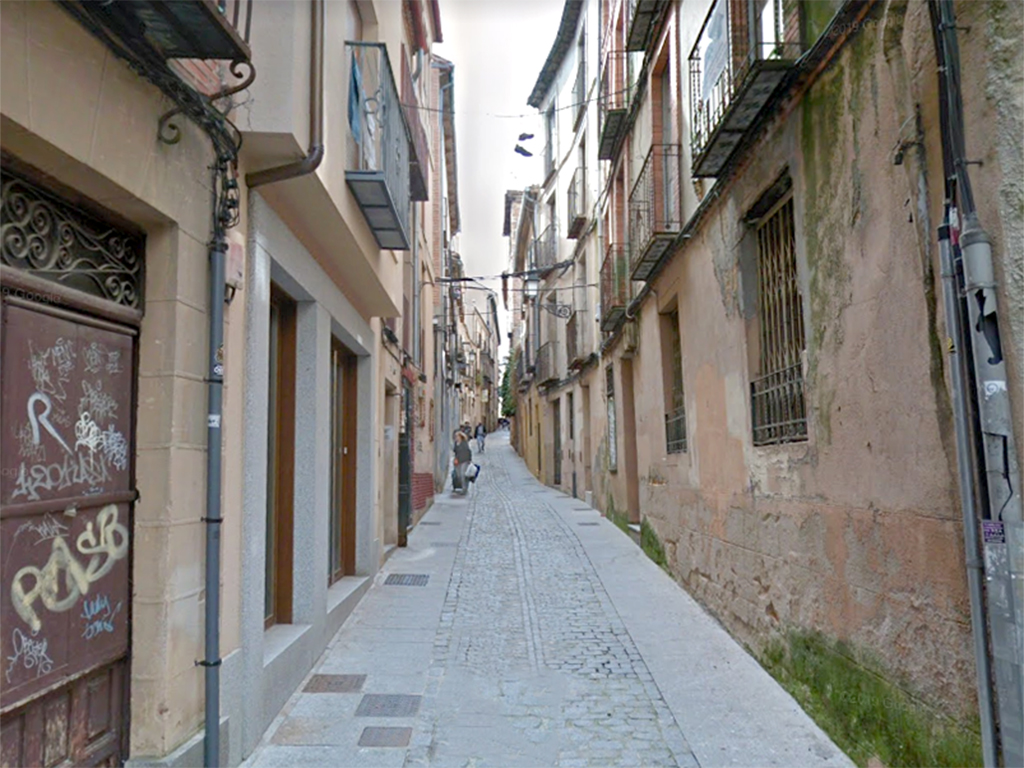 Vista parcial de la calle Escuderos. / NEREA LLORENTE