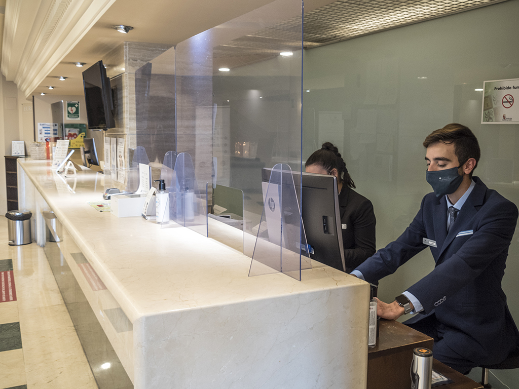 Recepción de un hotel de Eurostars en Segovia. / KAMARERO