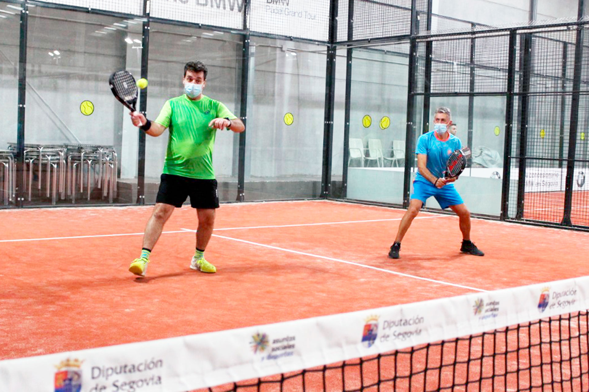 El esperado Máster Final 1 Dos jugadores durante uno de los encuentros del Circuito Provincial de pádel que se ha venido disputando en Padelzone./ DPUTACIÓN PROVINCIAL