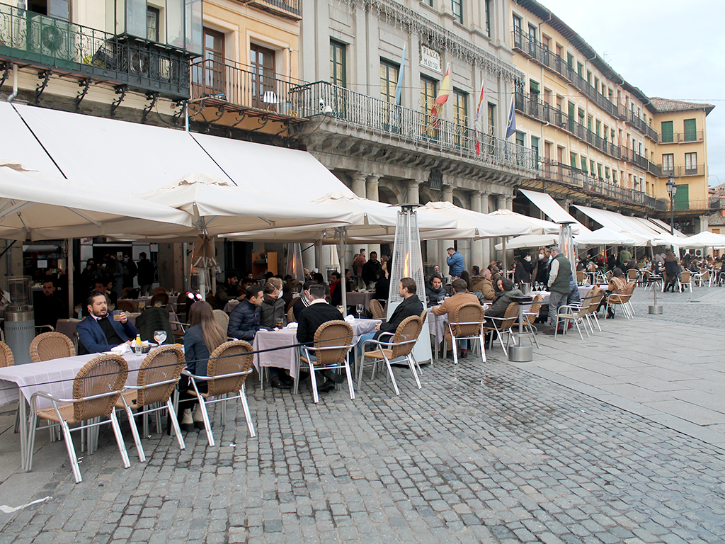 Los establecimientos hosteleros cumplieron de forma concienzuda las exigencias sanitarias para poder abrir sus negocios. / M.G.