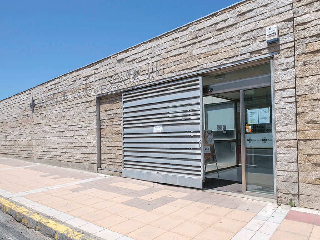 Fachada del centro de salud Segovia III situado en el barrio de San Lorenzo./ KAMARERO