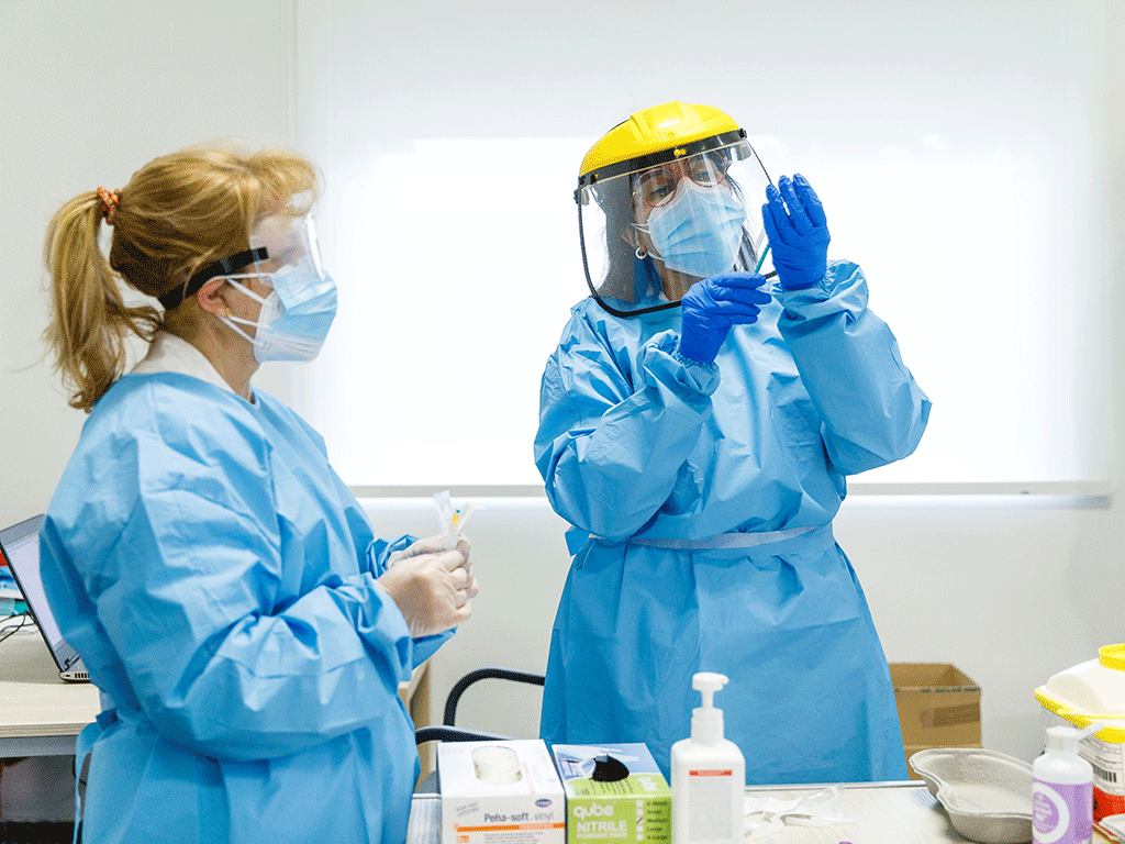 La campaña de vacunación se inició el día 30 de diciembre en la Residencia Mixta. / EL ADELANTADO