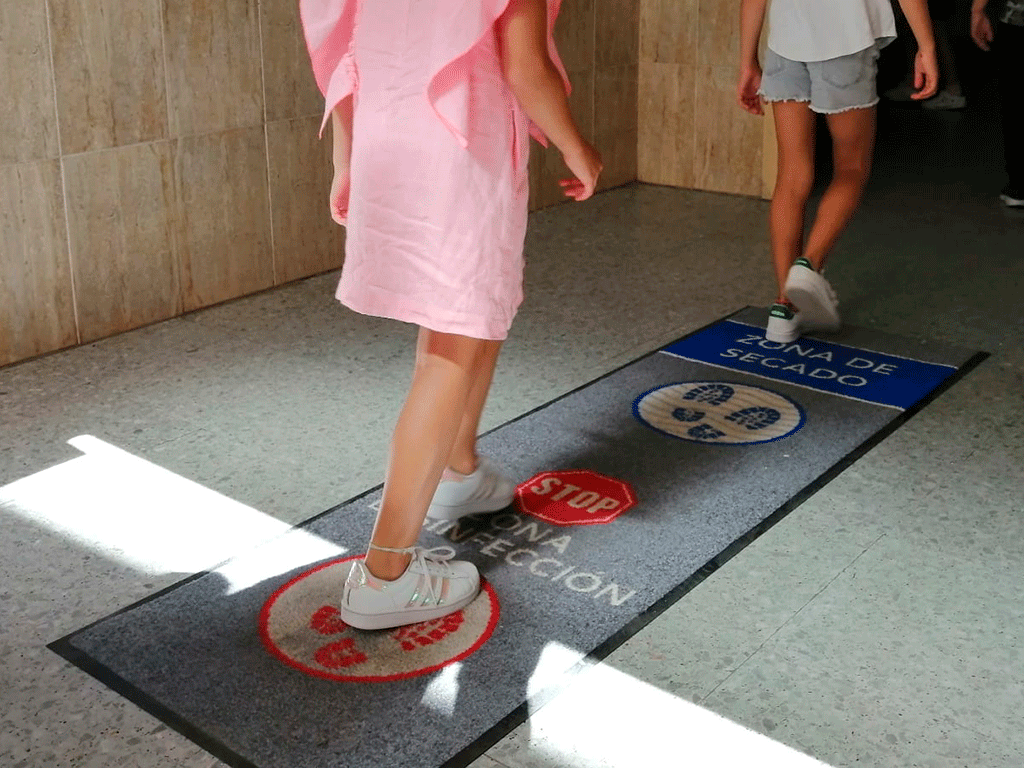Esta imagen es del principio del curso, cuando los niños podían acudir con ropa ligera. EL ADELANTADO