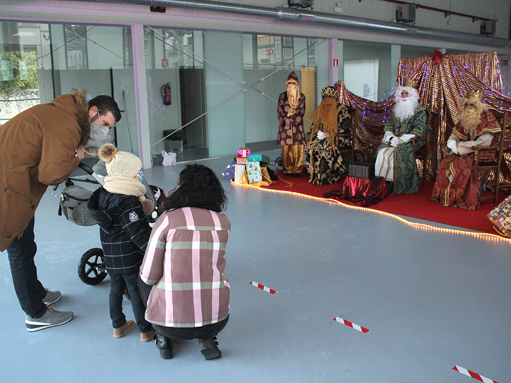 Las visitas sustituyen a la cabalgata de Reyes 2 10 03 cuellar