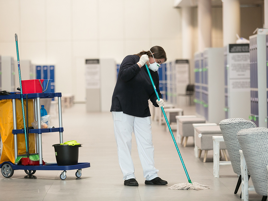 El programa se ha adaptado a las nuevas necesidades por la pandemia en sectores como el de limpieza. / E. A.