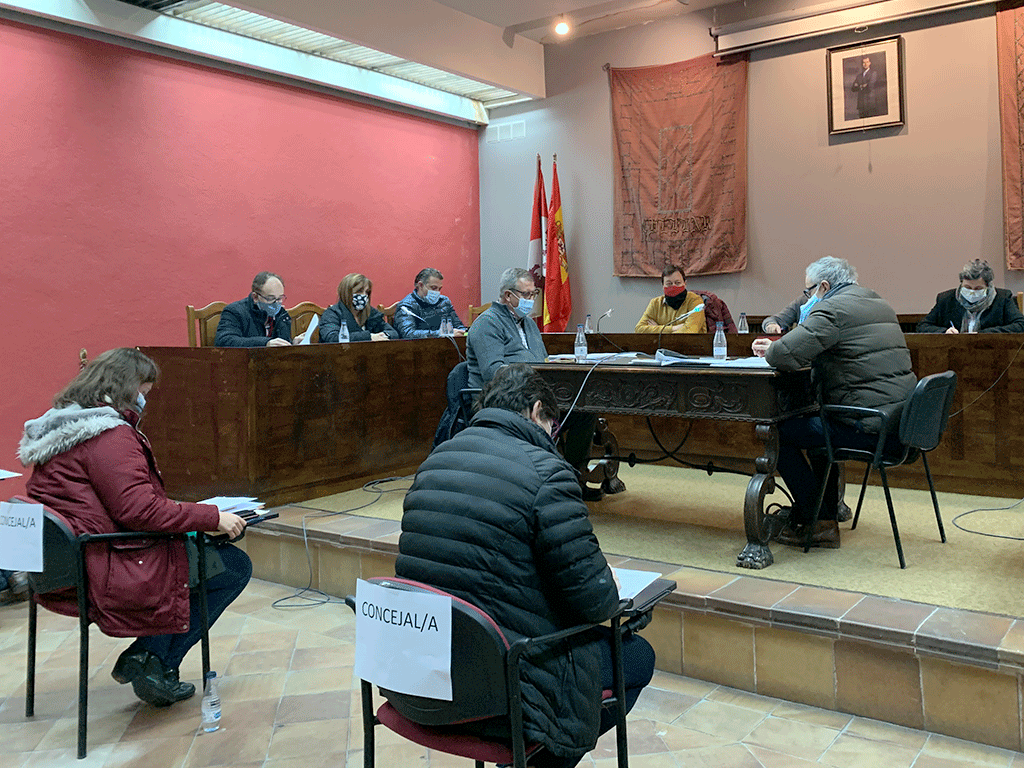 Instante del pasado pleno celebrado en el Ayuntamiento de Cuéllar. / C.N