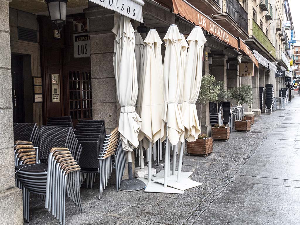 Terraza recogida en Segovia capital. / KAMARERO