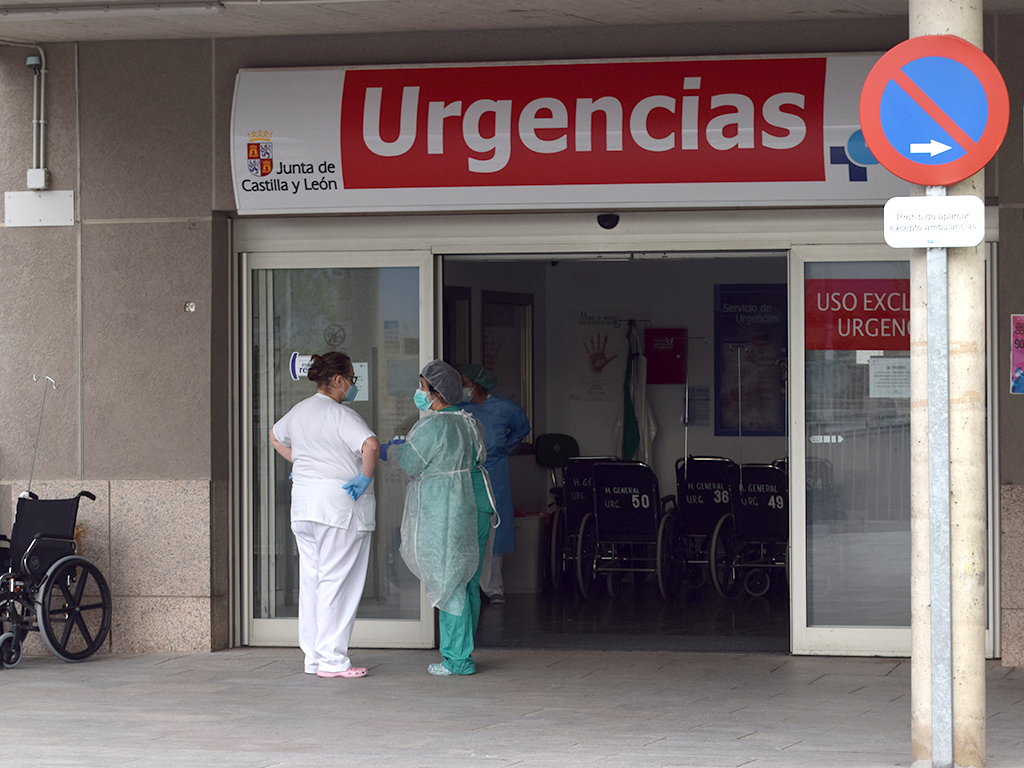 En los últimos días el Complejo Asistencial recibe entre 10 y 15 ingresos diarios por Covid y cerca de 30 contando todas las causas. / ROCIO PARDOS