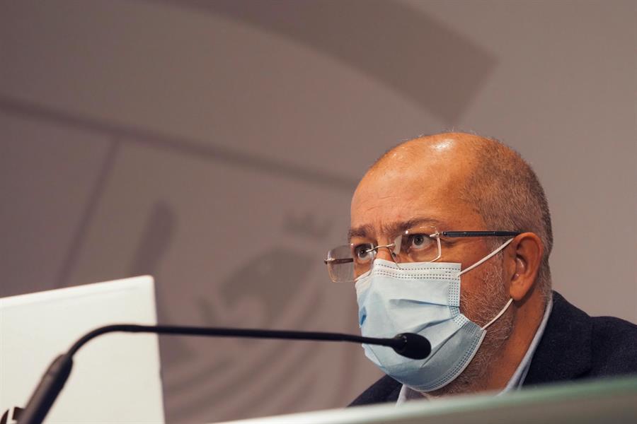 Igea: "Si en 15 días las medidas no surten efecto, el confinamiento será inevitable" 1 El vicepresidente, portavoz y consejero de Transparencia, Ordenación del Territorio y Acción Exterior, Francisco Igea, en una rueda de prensa telemática posterior al Consejo de Gobierno. EFE/R.García/Archivo