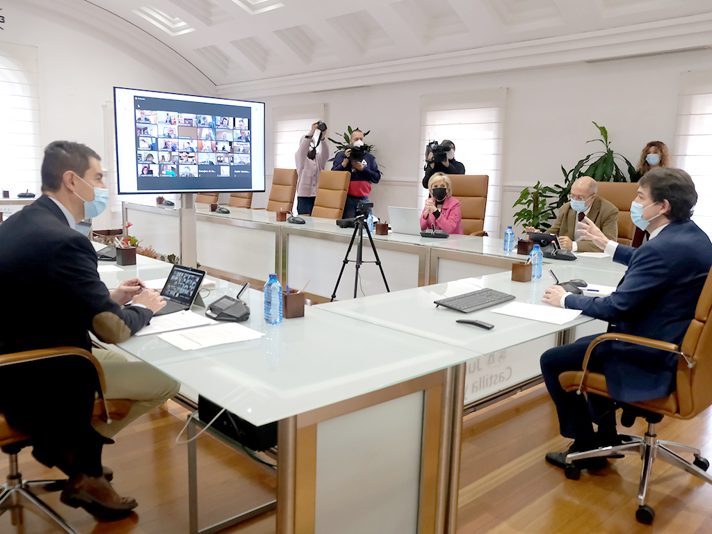 Reunión de Alfonso Fernández Mañueco con los alcaldes de municipios de más de 20.000 habitantes y los presidentes de las diputaciones. /EA
