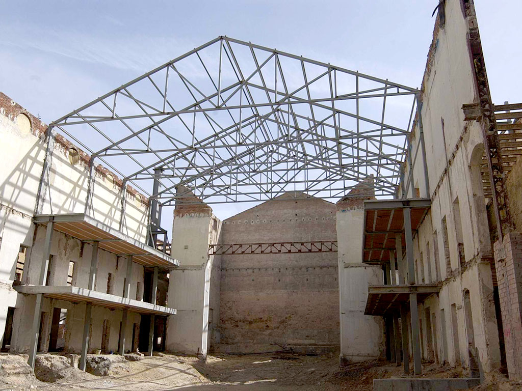 ‘Esqueleto’ del Teatro Cervantes de Segovia. / Kamarero