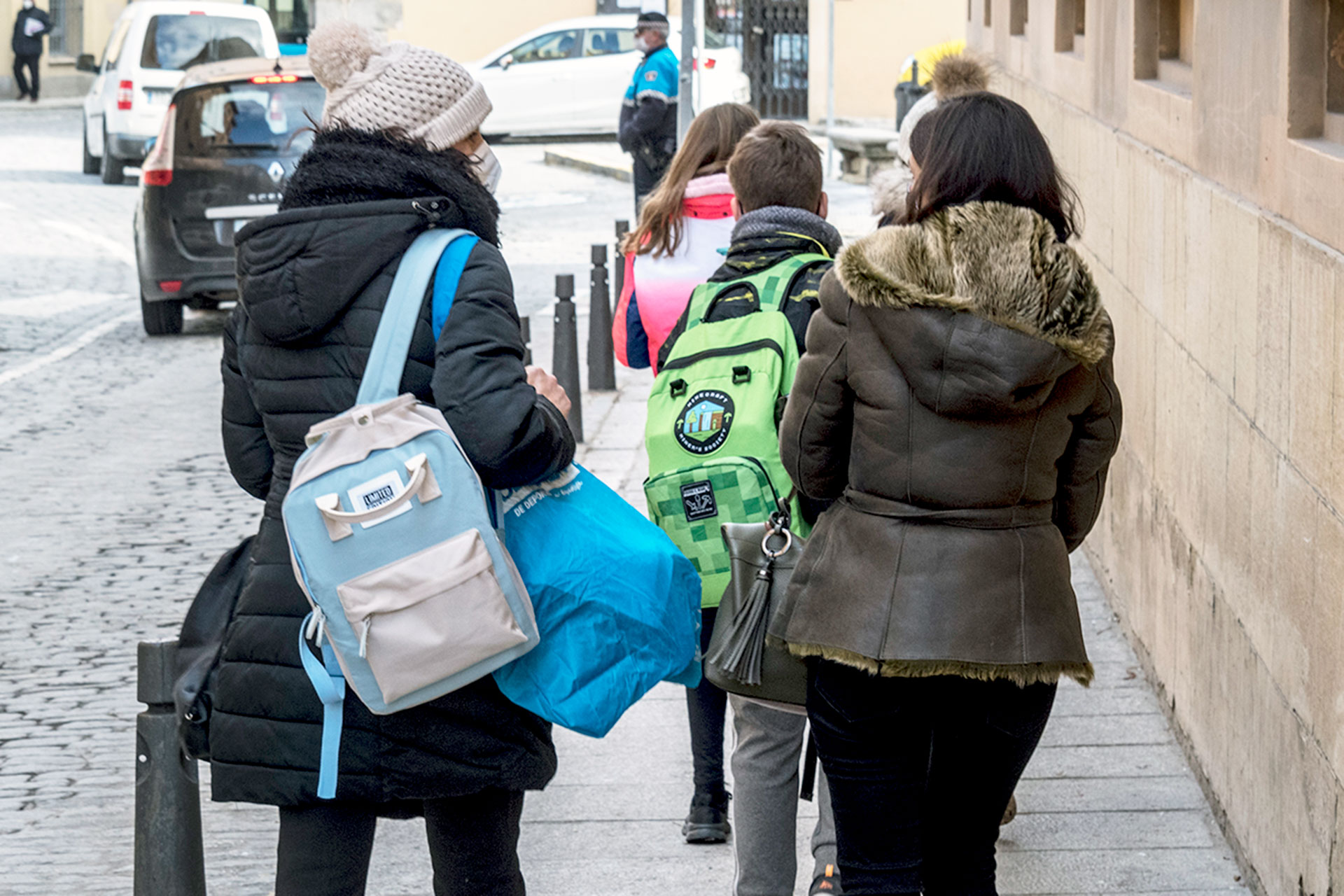 Alumnos a la salida de clase. / KAMARERO