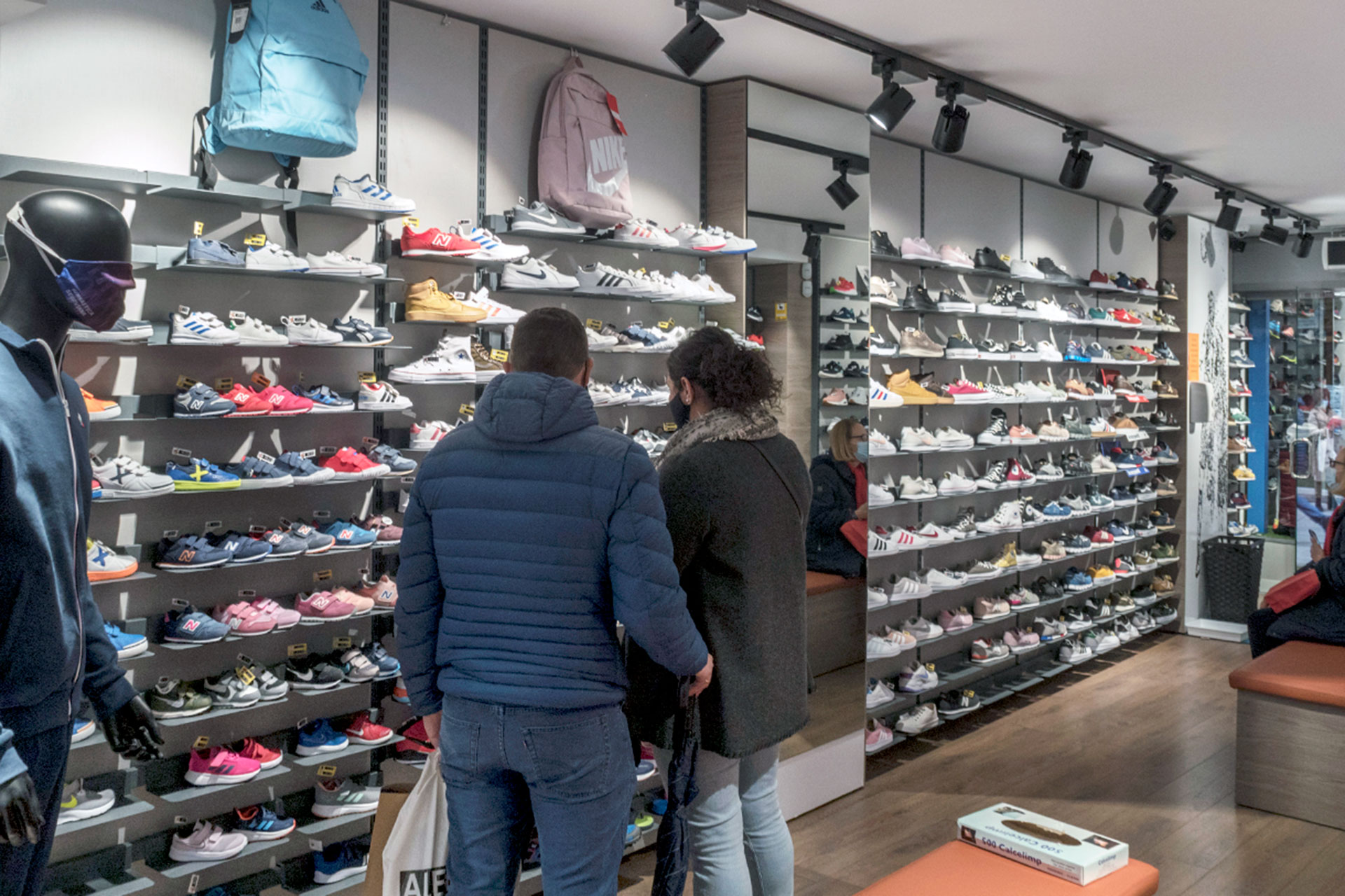 El interior de una zapatería de Segovia. / KAMARERO