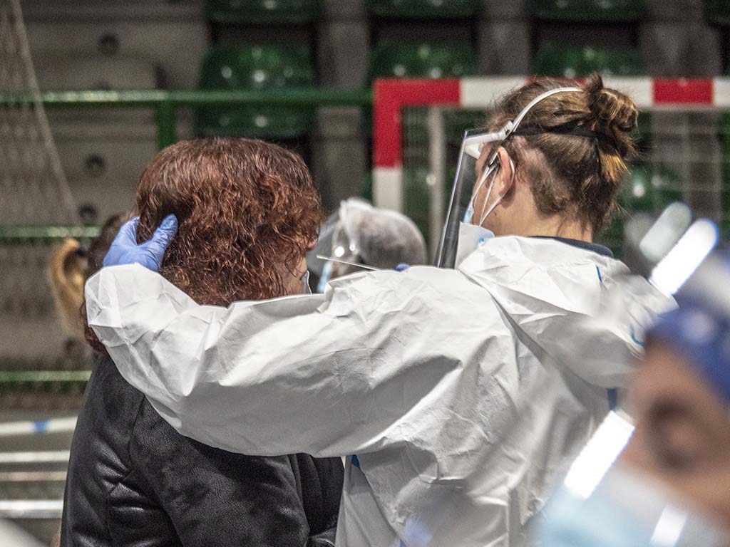 Pruebas del cribado masivo del pabellón Pedro Delgado de Segovia. / KAMARERO