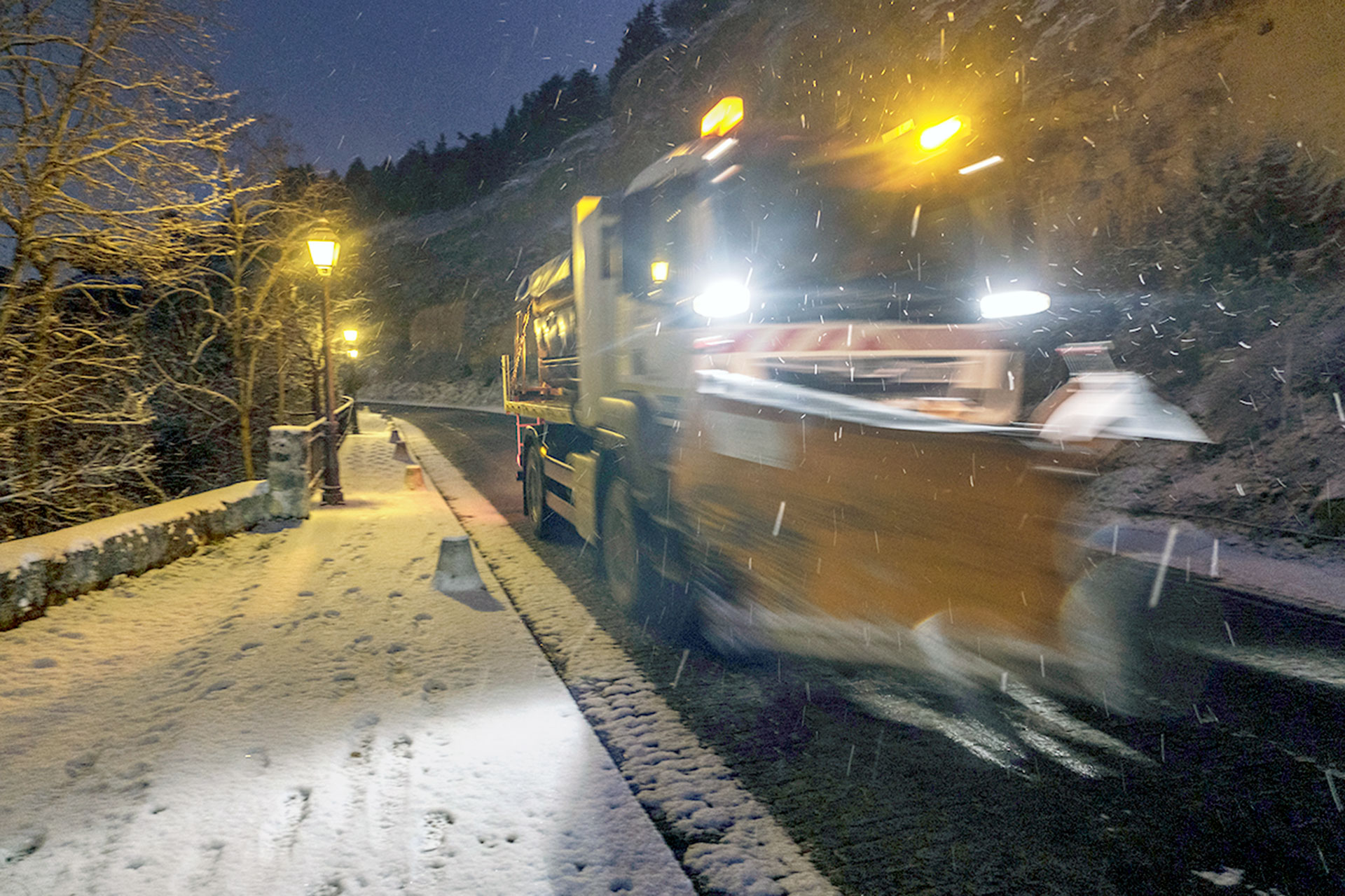 Los servicios de limpieza de carreteras. / KAMARERO