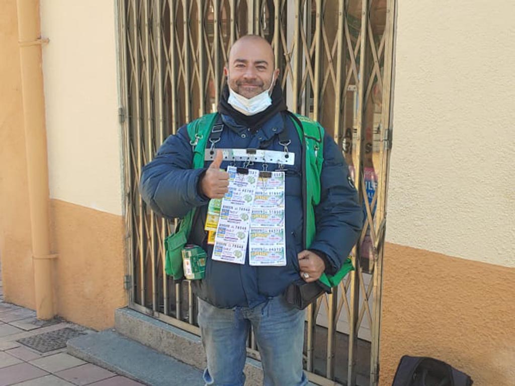Agente vendedor núm. 154 de la ONCE, Mario Hernández Gutiérrez. / EL ADELANTADO