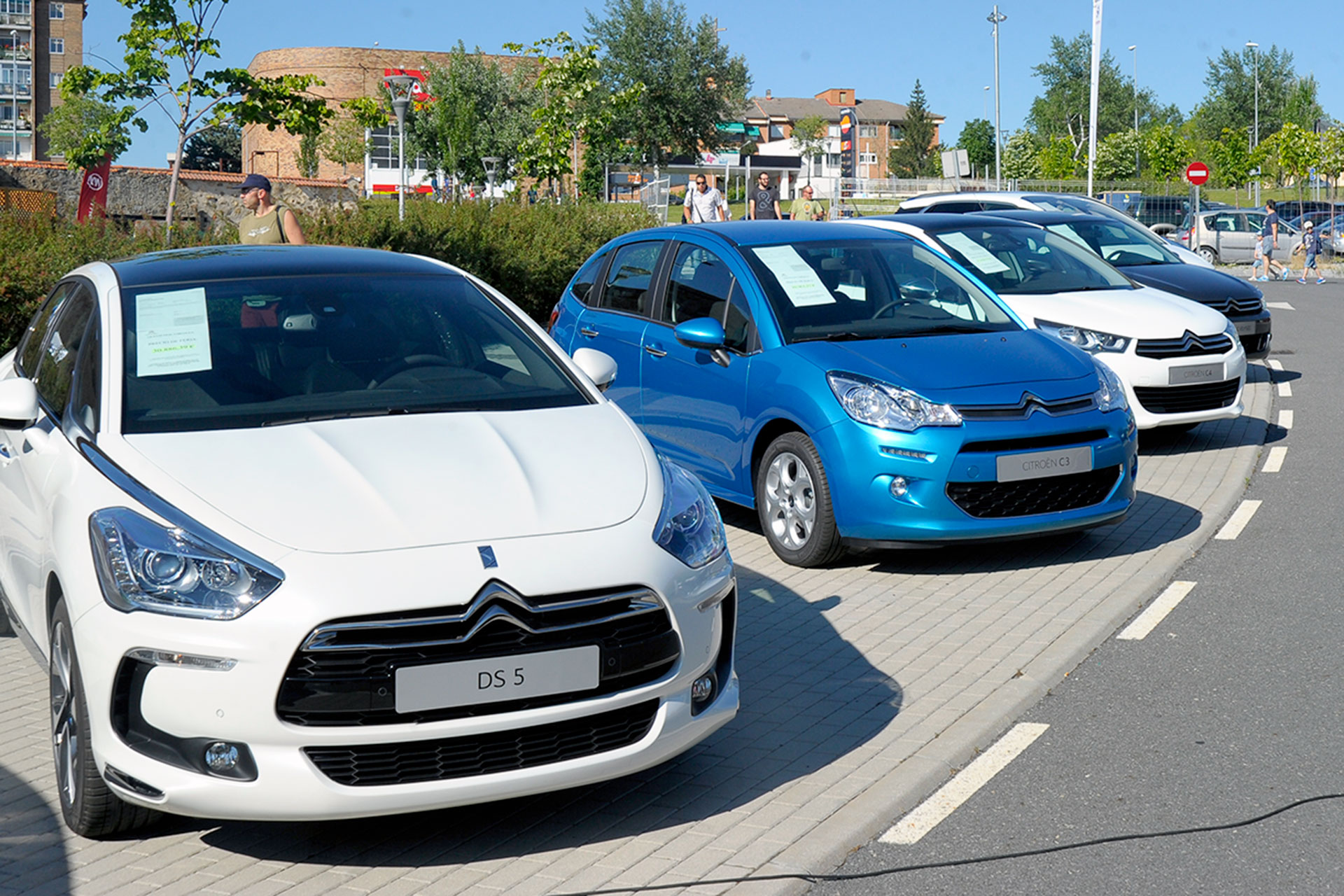 Vista de una feria del automóvil celebrada en Segovia. / KAMARERO