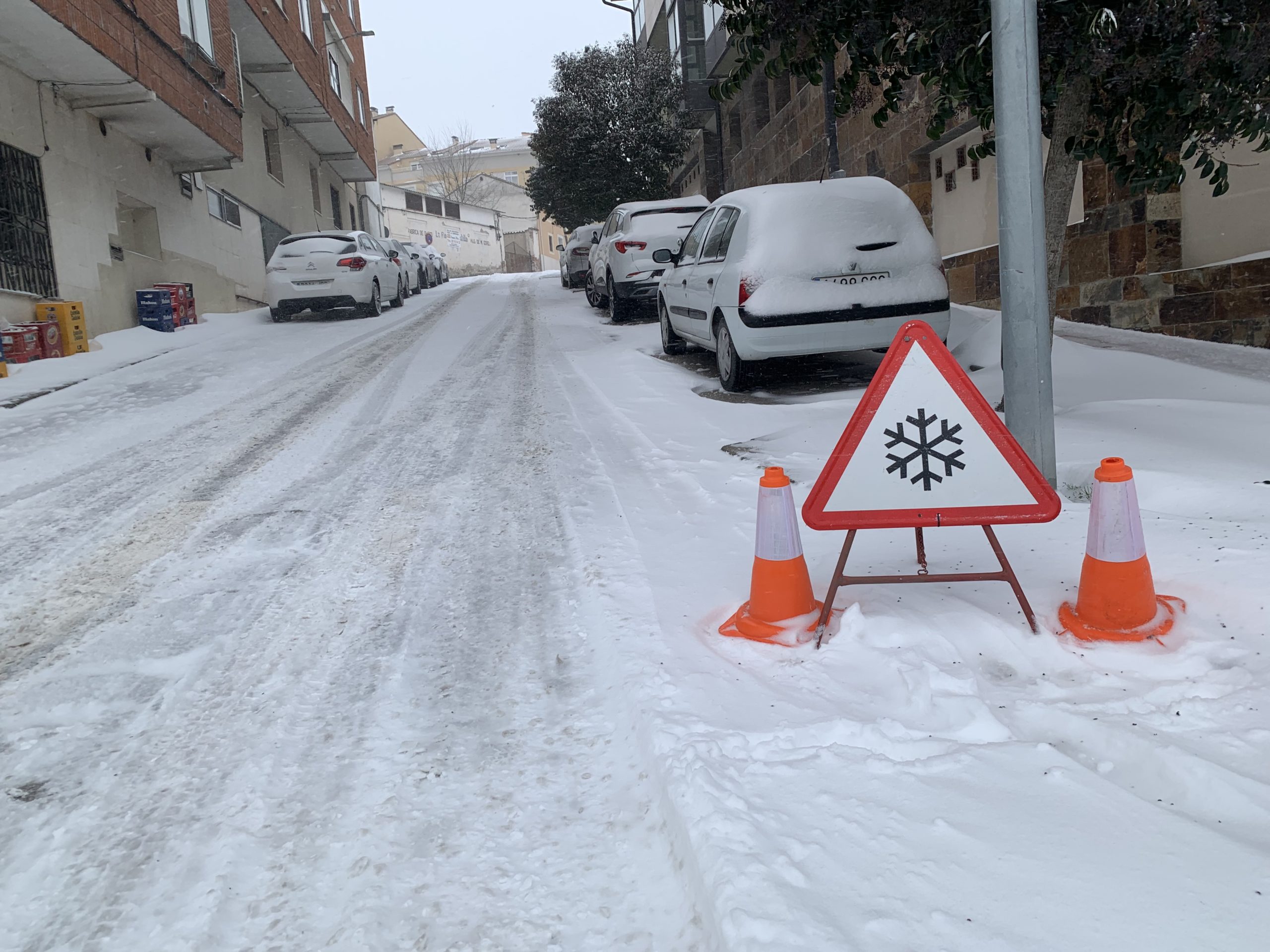 Imagen de archivo de calles impracticables por el paso del temporal de nieve en la villa de Cuéllar. / C.N