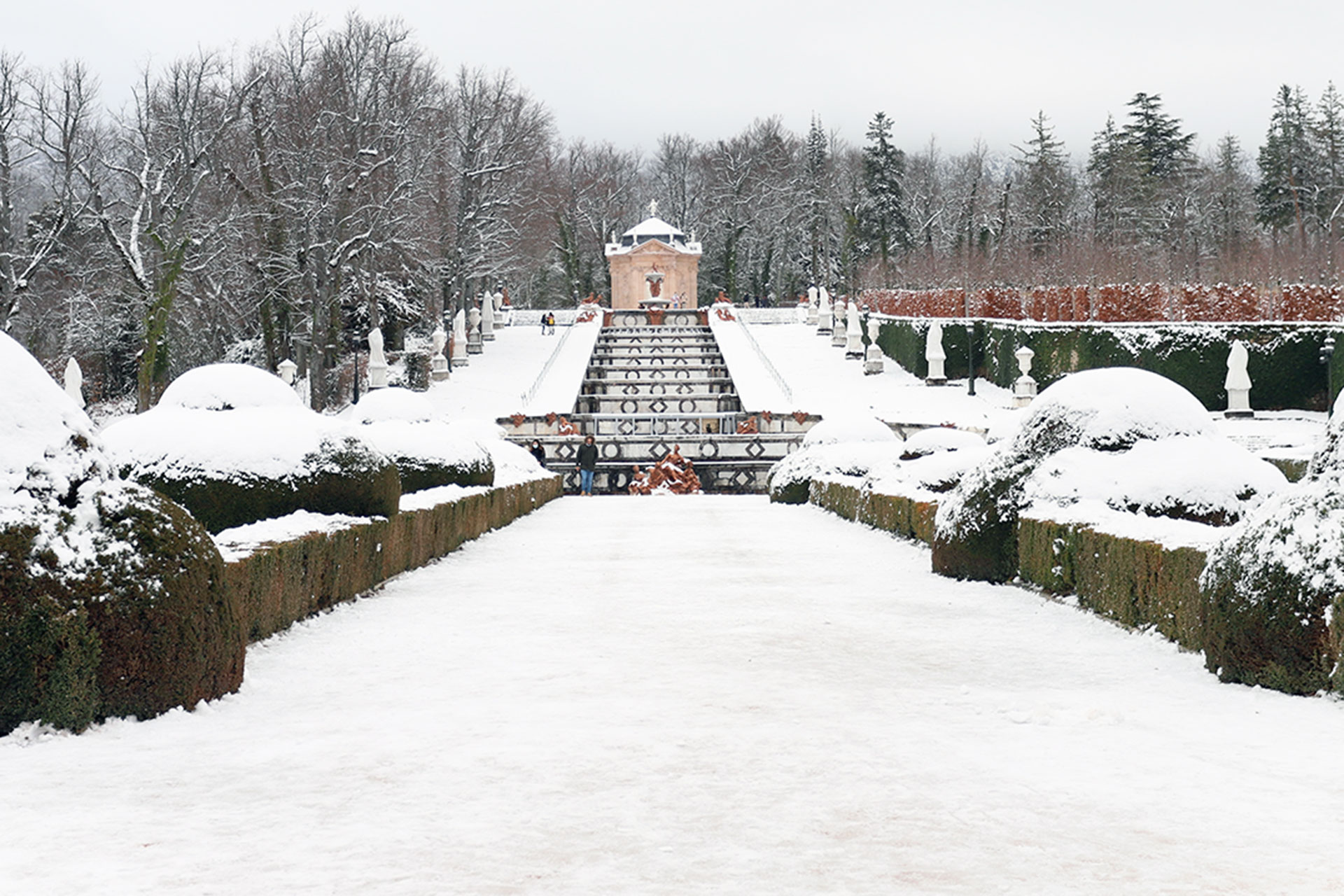 Vista de la Cascada Nueva, una de las principales fuentes de los Jardines de La Granja. / ROCÍO PARDOS