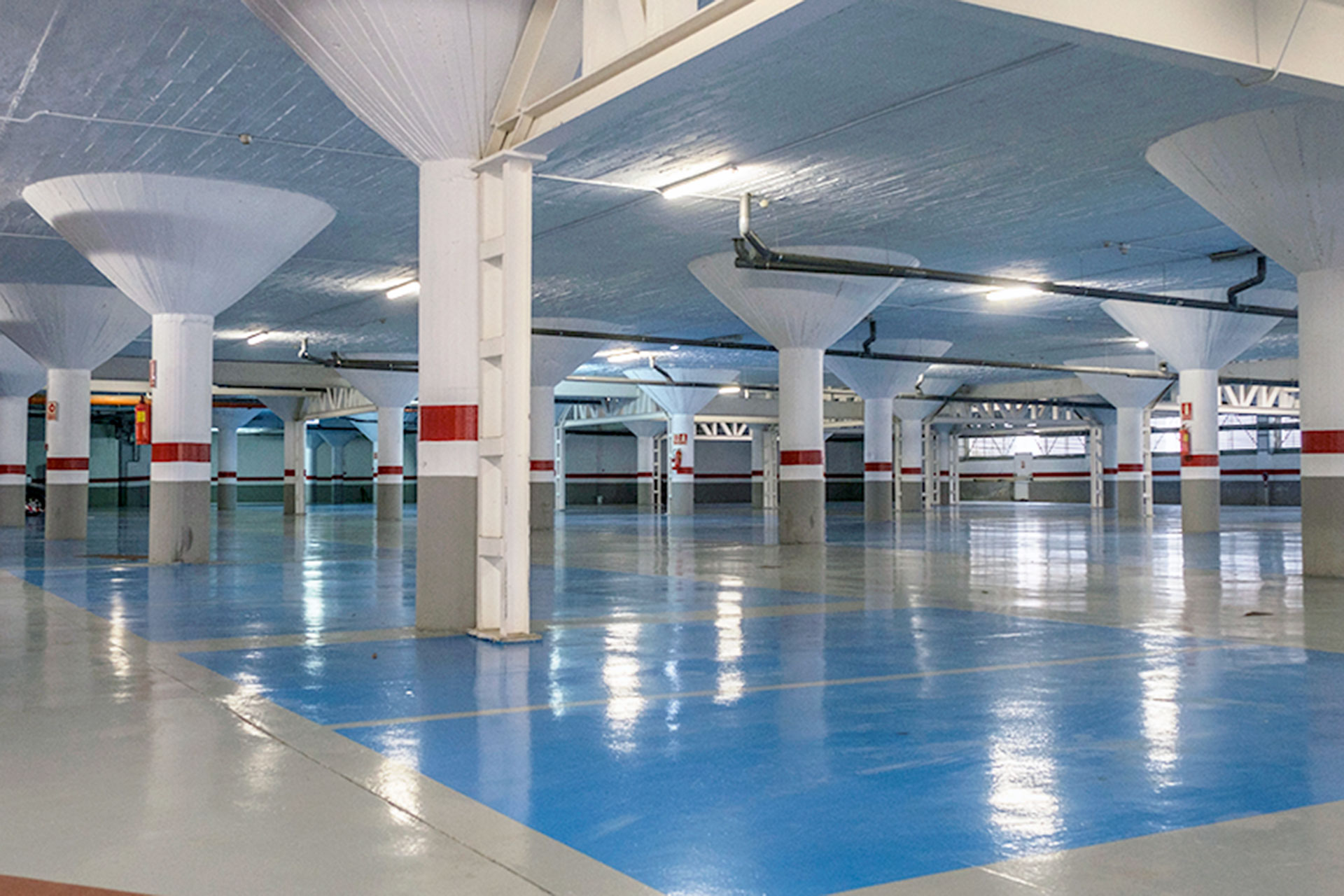 El interior del parking Ezequiel González, que reabrirá en los próximos meses. / KAMARERO