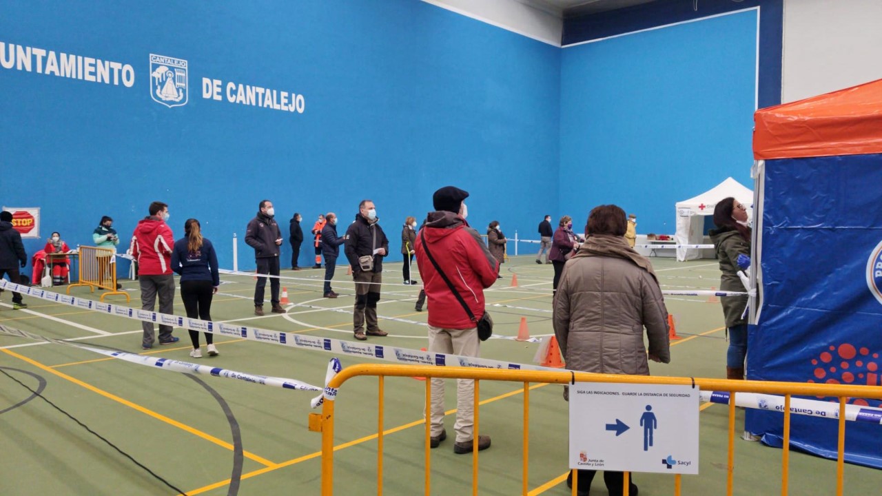 Primera jornada del cribado de Cantalejo, en el pabellón de Las Adoberas. / EL ADELANTADO