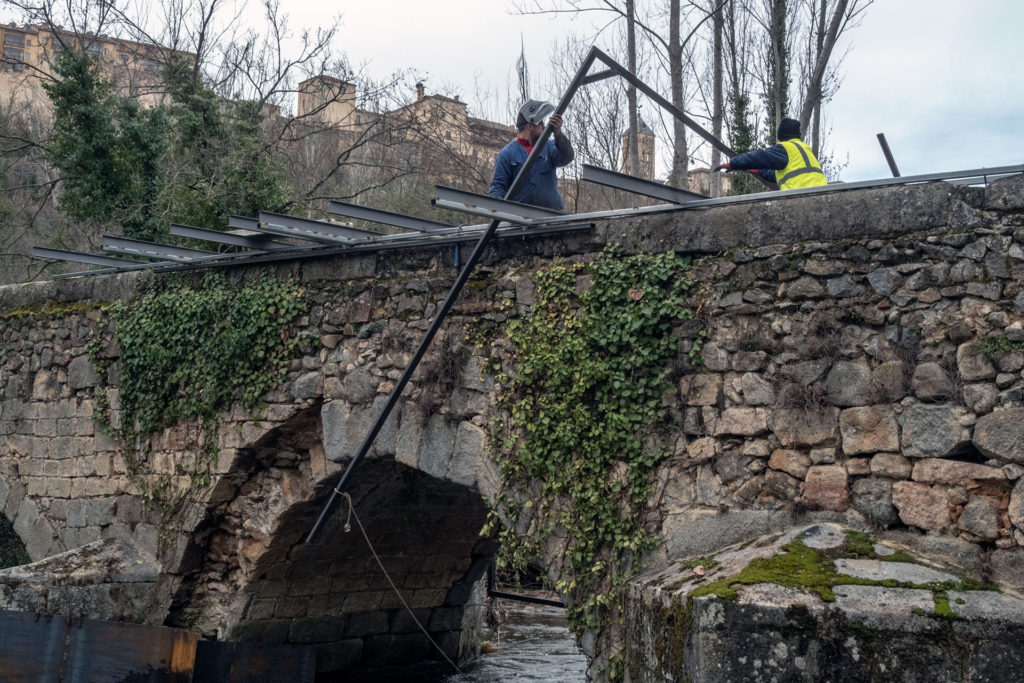 Comienzan las reparaciones de daños por la crecida del Eresma en Segovia 2 Puente Rio Eresma Obras Destrozos Inundaciones KAM5865