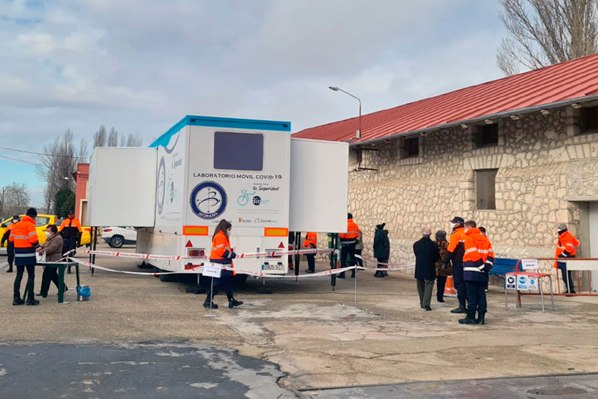 Dispositivo móvil para la realización del cribado masivo en Sacramenia.