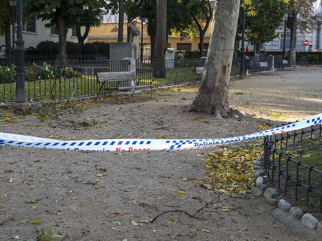 Parque cerrado en el paseo Ezequiel González de Segovia. / KAMARERO