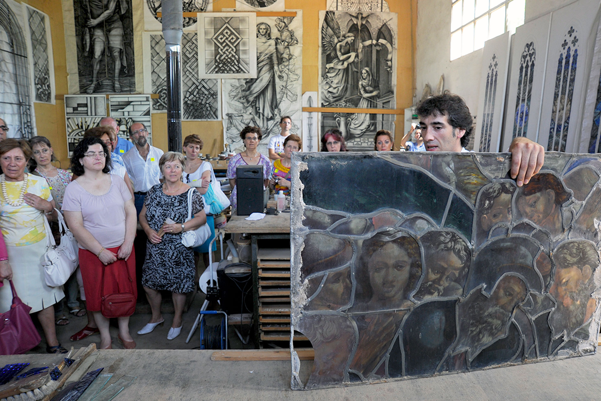 Visita guiada al Taller Vitrería Muñoz de Pablos, una propuesta que Turismo ofrece en el mes de agosto. / Kamarero