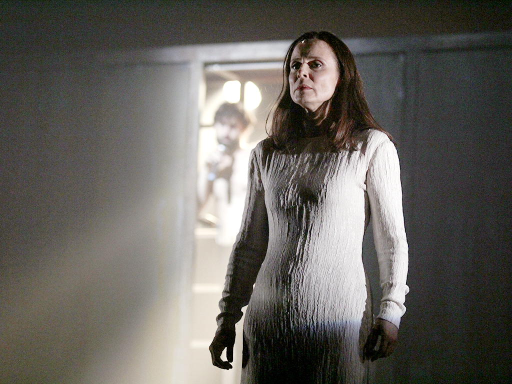 La actriz Aitana Sánchez-Gijón, en uno de los momentos del montaje teatral ofrecido en el Teatro Juan Bravo. / NEREA LLORENTE