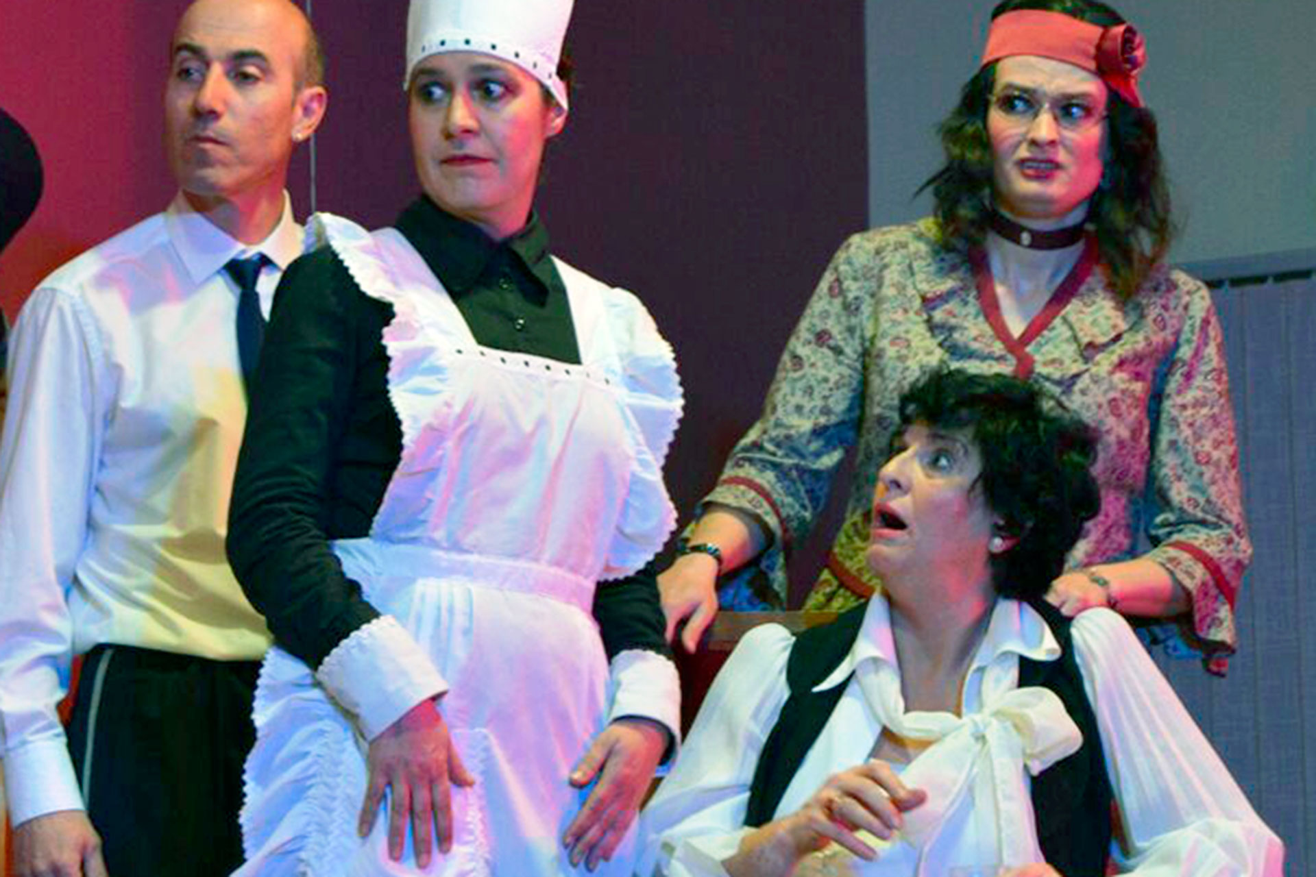 La compañía  cuellarana Teatro Zereia, en  ‘La liga de las mujeres’. / E.A.