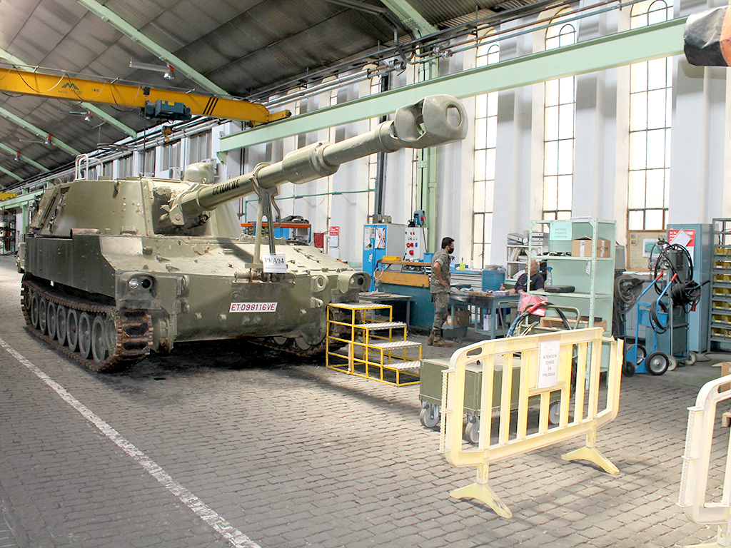 La Base Mixta es uno de los centros de mantenimiento cuya tarea sería asumida por la futura base logística que el Ejército de Tierra pretende crear. / M.G.