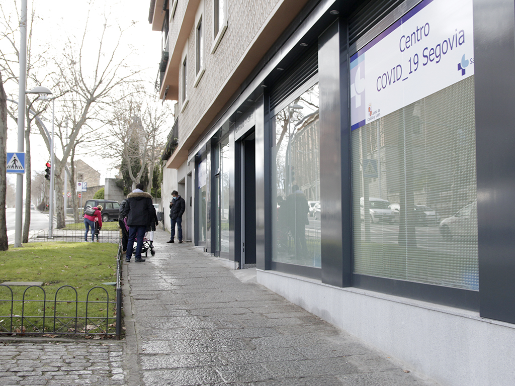 El Centro Covid-19 de Segovia está en la avenida de Padre Claret. / NEREA LLORENTE