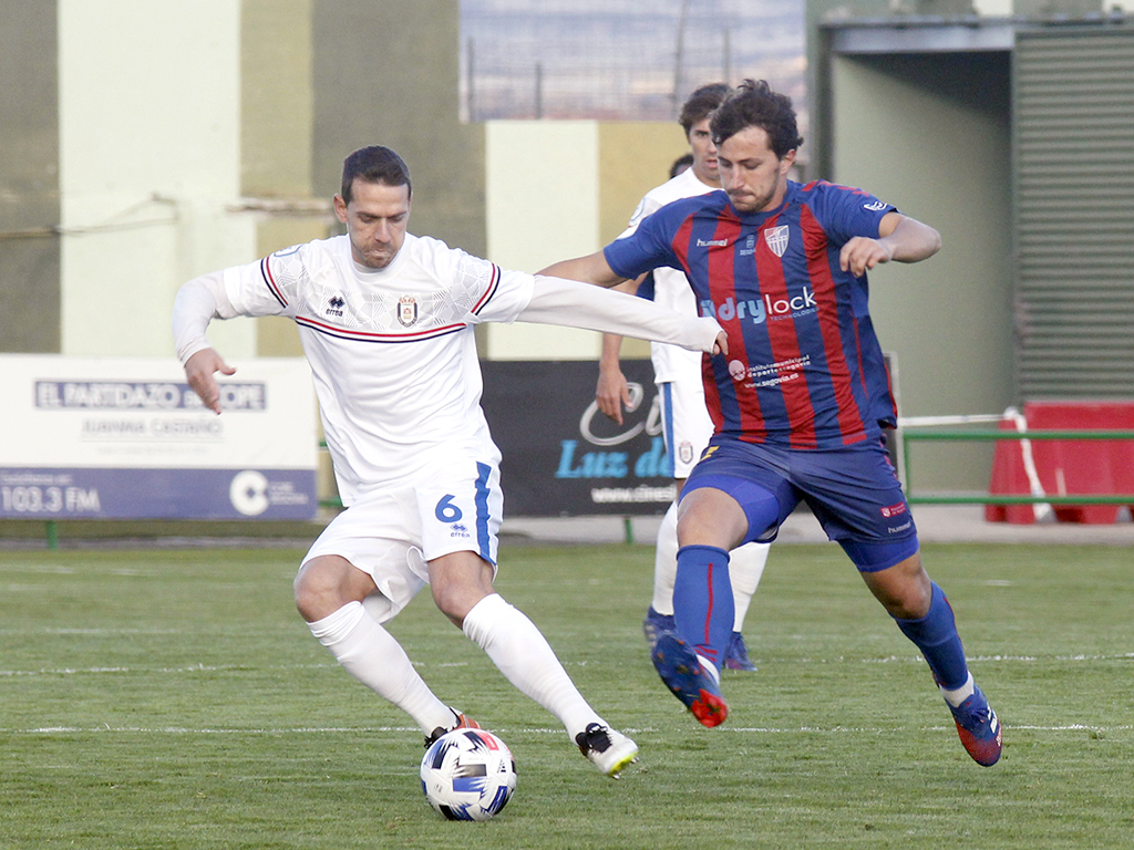 El partido entre Segoviana y Ávila en La Albuera. / NEREA LLORENTE
