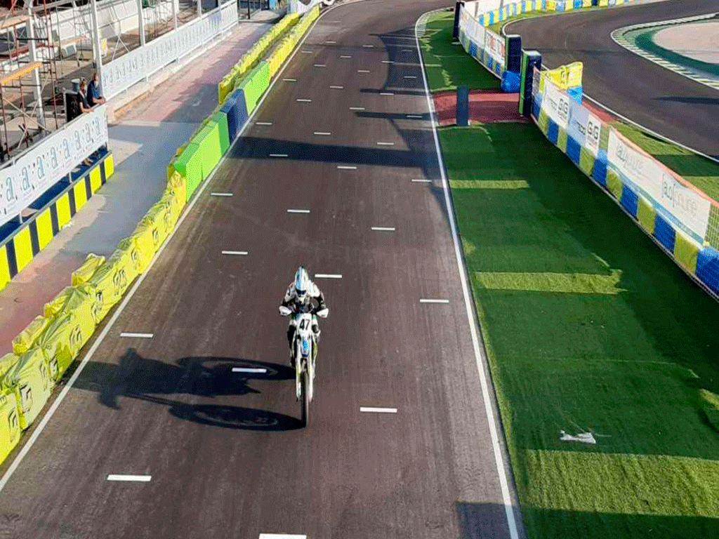 Portada del dossier con el que se presemta el equipo Pezcauto./ E.A.