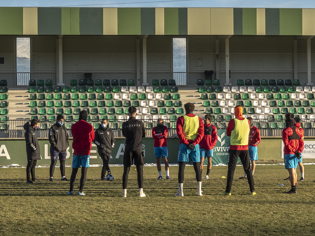 Los jugadores de la Segoviana, en su último entrenamiento./ KAMARERO