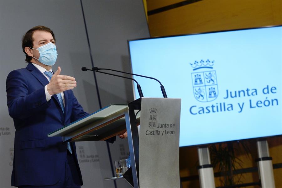 El presidente de la Junta de Castilla y León, Alfonso Fernández Mañueco, informa de las medidas adoptadas tras la reunión del Consejo de Gobierno del pasado jueves. EFE/ Nacho Gallego / ARCHIVO