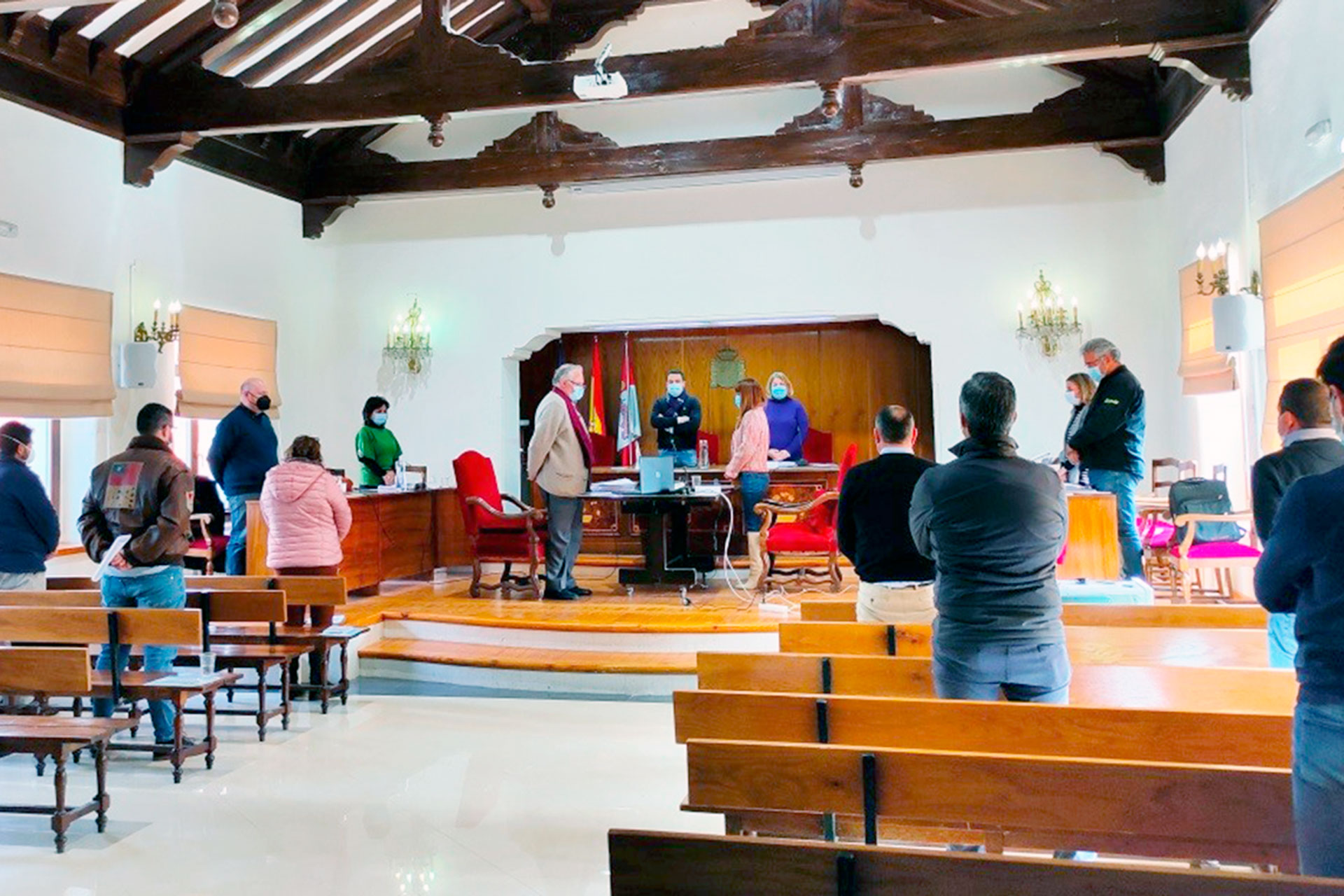 Minuto de silencio previo al inicio del pleno en recuerdo a las victimas de la violencia de género. / EL ESPINAR INFORMACIÓN