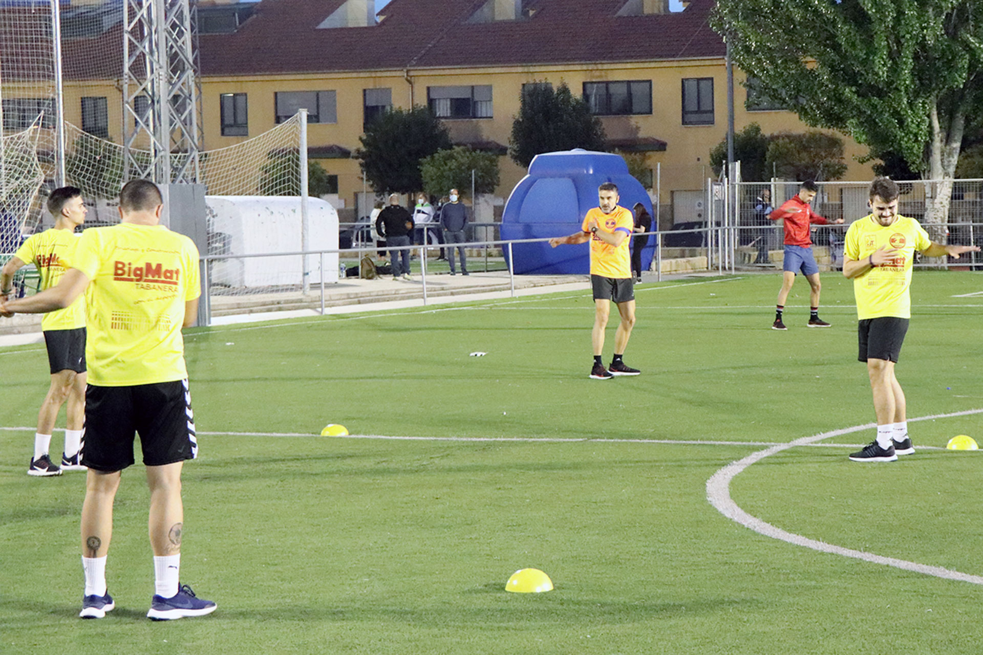 Integrantes del Segosala, en un entrenamiento realizado al aire libre en los campos de Nueva Segovia./ CD SEGOSALA