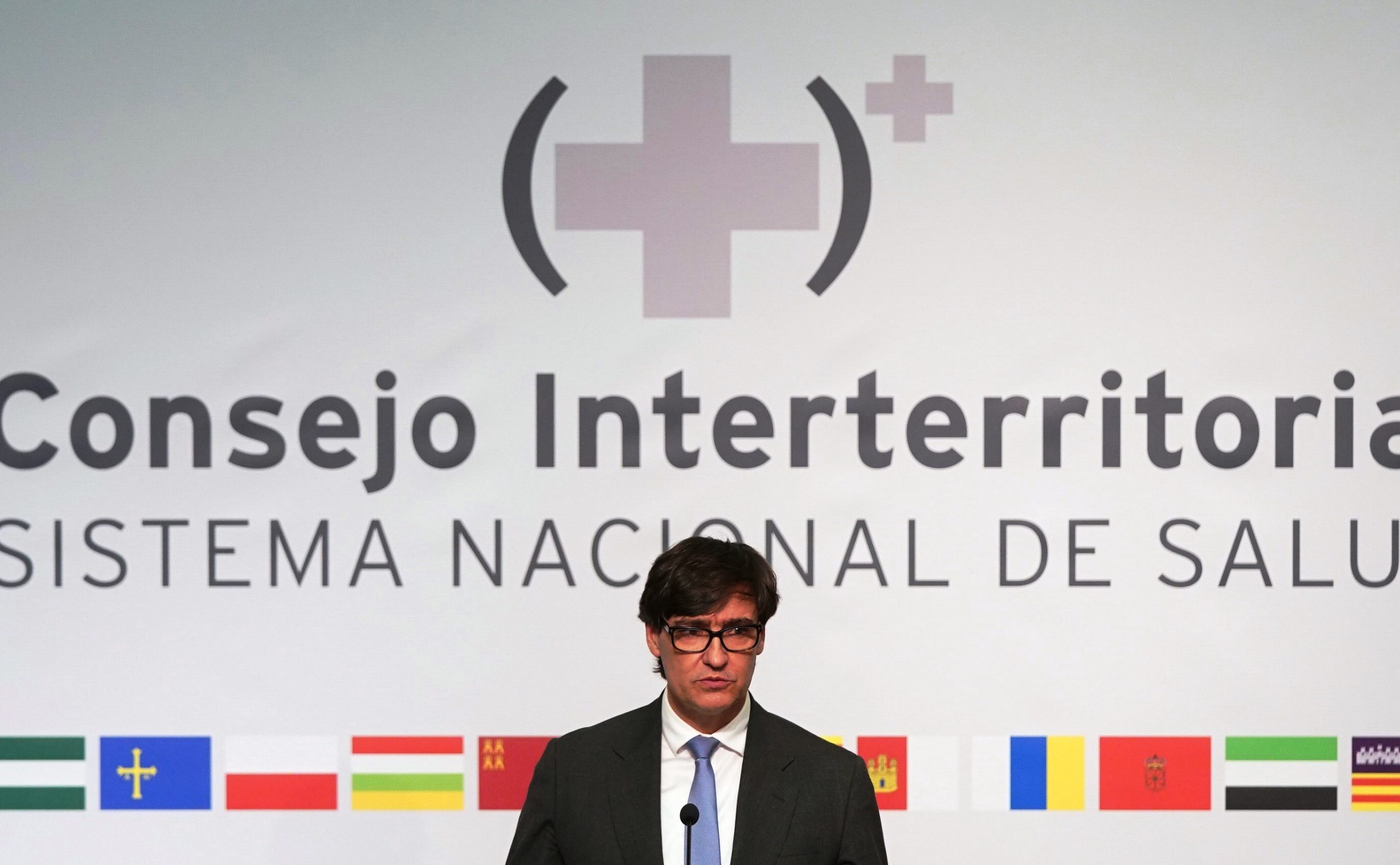 Fotografía cedida por la Junta de Andalucía del ministro de Sanidad, Salvador Illa, durante una rueda de prensa tras la reunión del Consejo Interterritorial del Sistema Nacional de Salud que ha tenido lugar en el Palacio de San Telmo, sede del ejecutivo andaluz en Sevilla. EFE/Jesús Morón/Junta de Andalucía