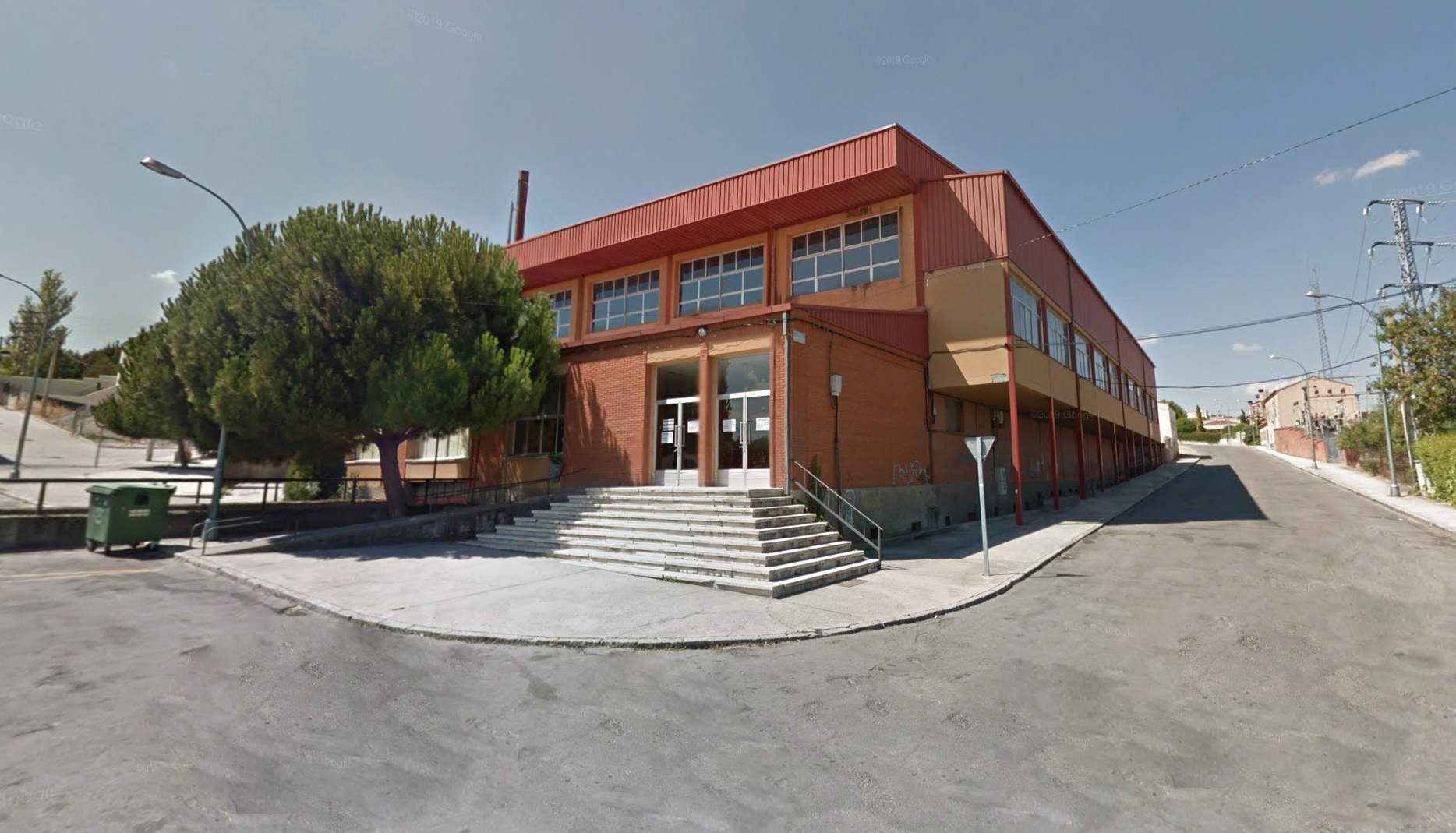 El Ayuntamiento pone a disposición de la Delegación el Polideportivo para realizar el cribado masivo.