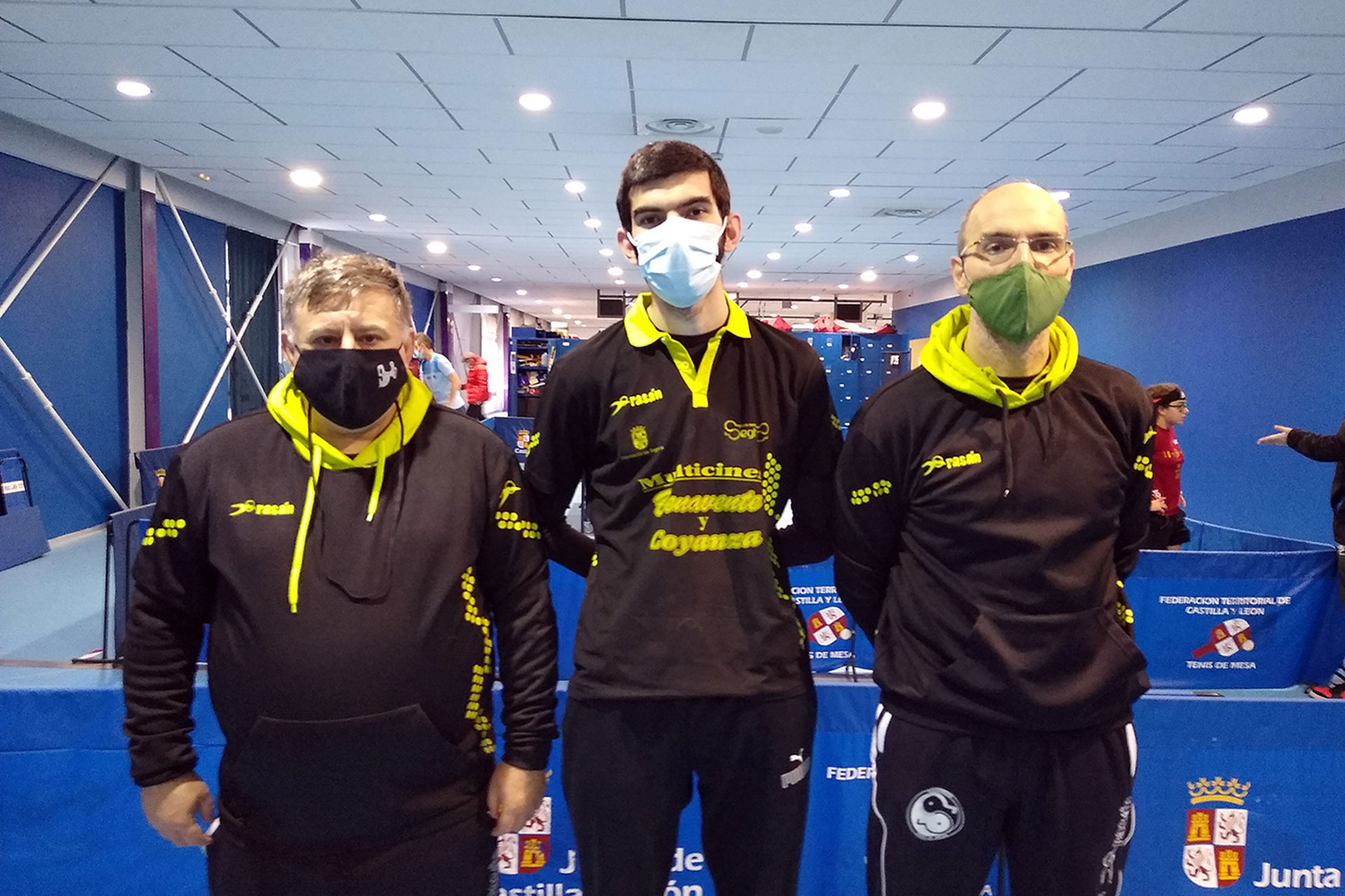 Los jugadores del Seghos Espirdo, en el Río Esgueva. / E.A.