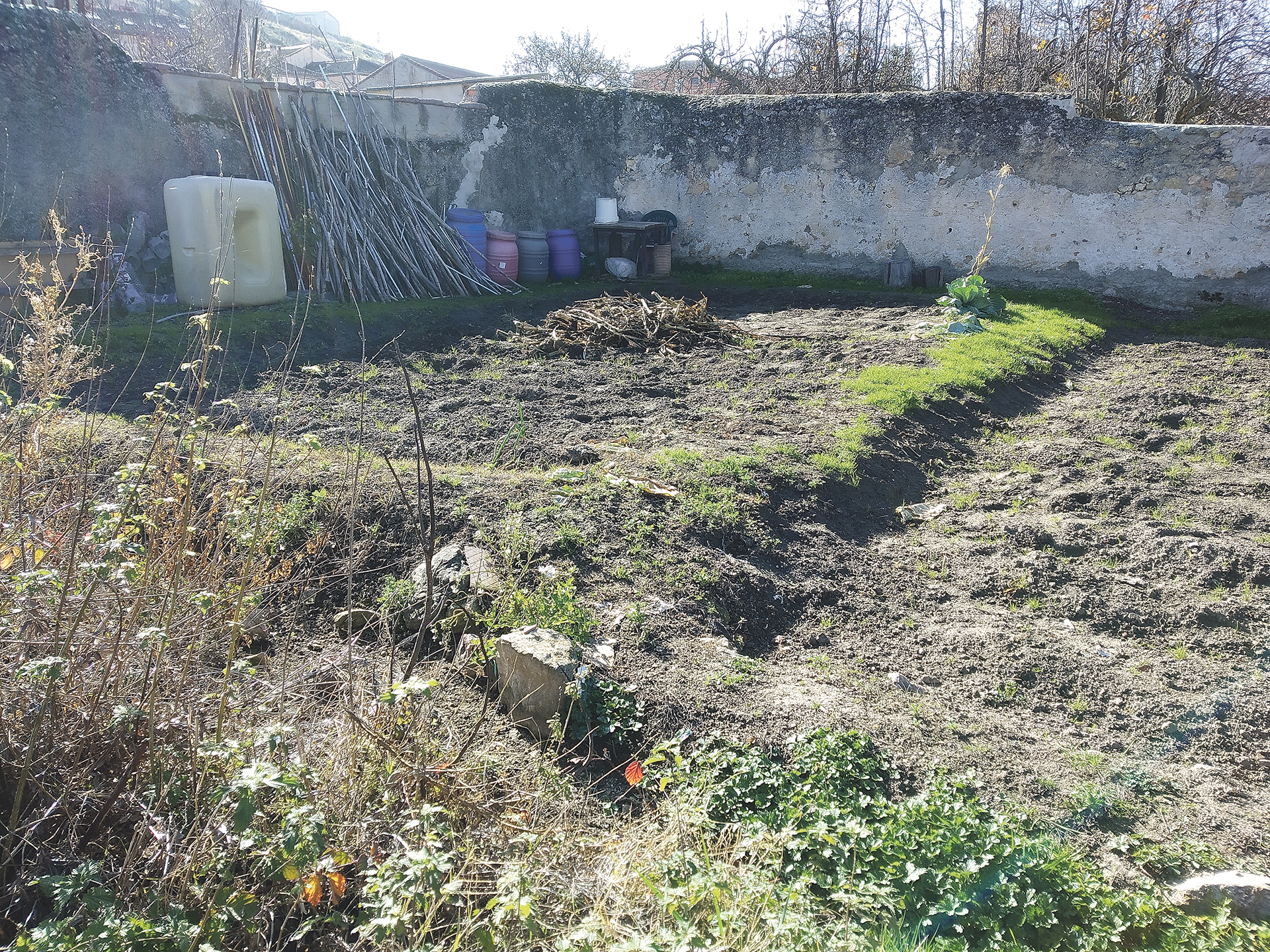 Preparación del terreno en las piezas de Bernuy.