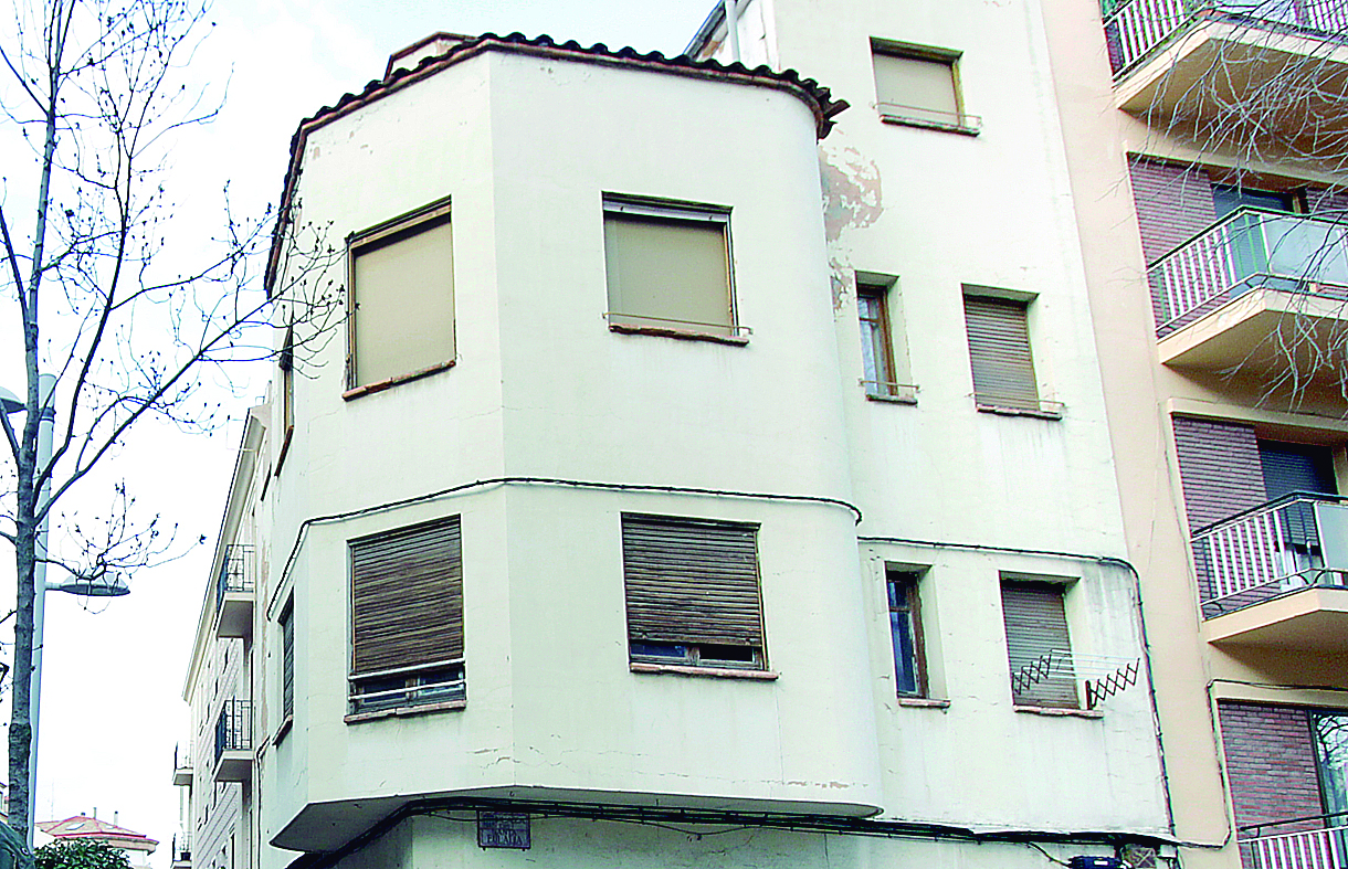 plaza santa eulalia edificio pagola arquitectos dario y carolina