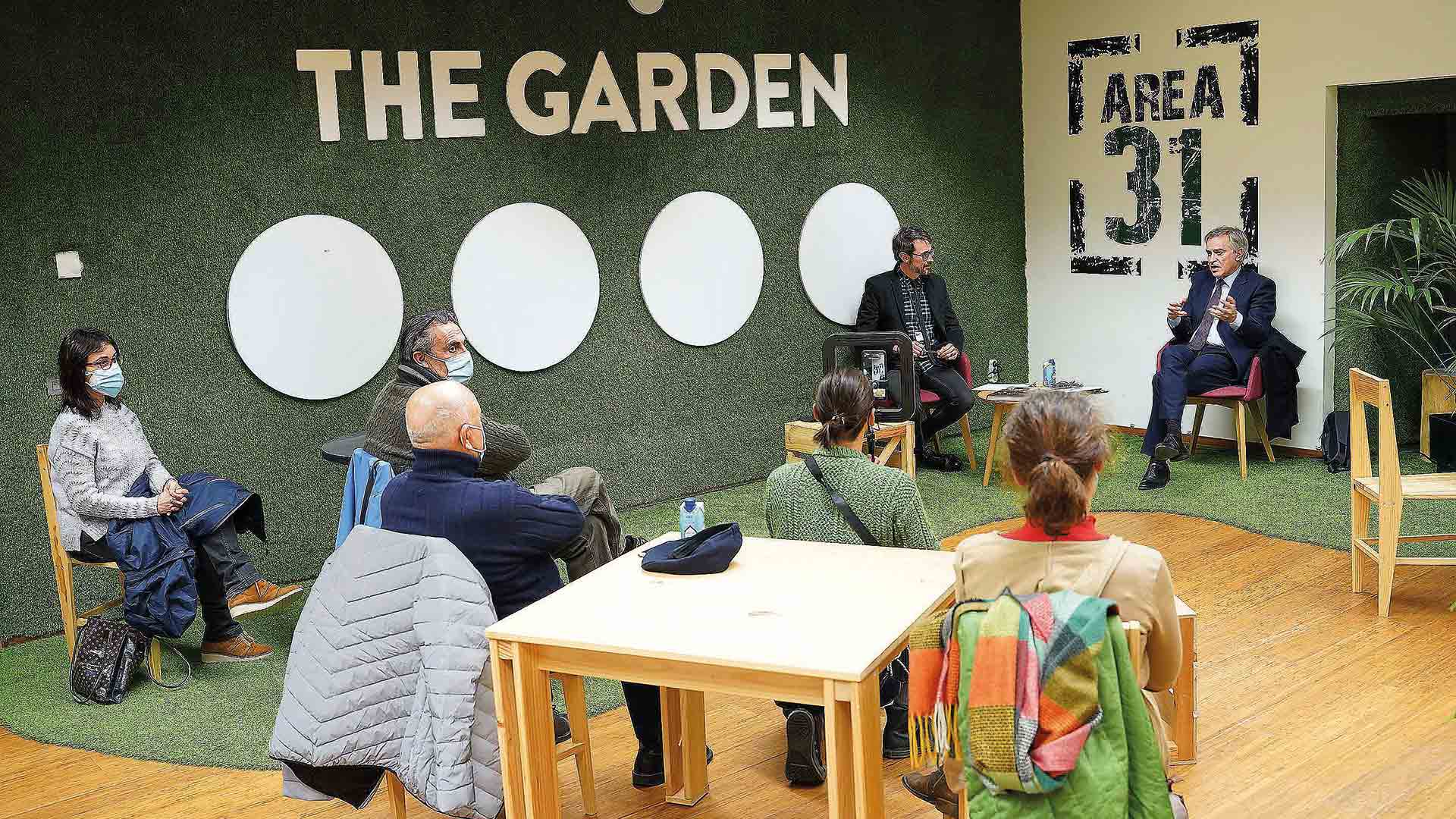 Solana aprovechó su visita a Segovia para conocer los proyectos culturales de IE University. / R. A.